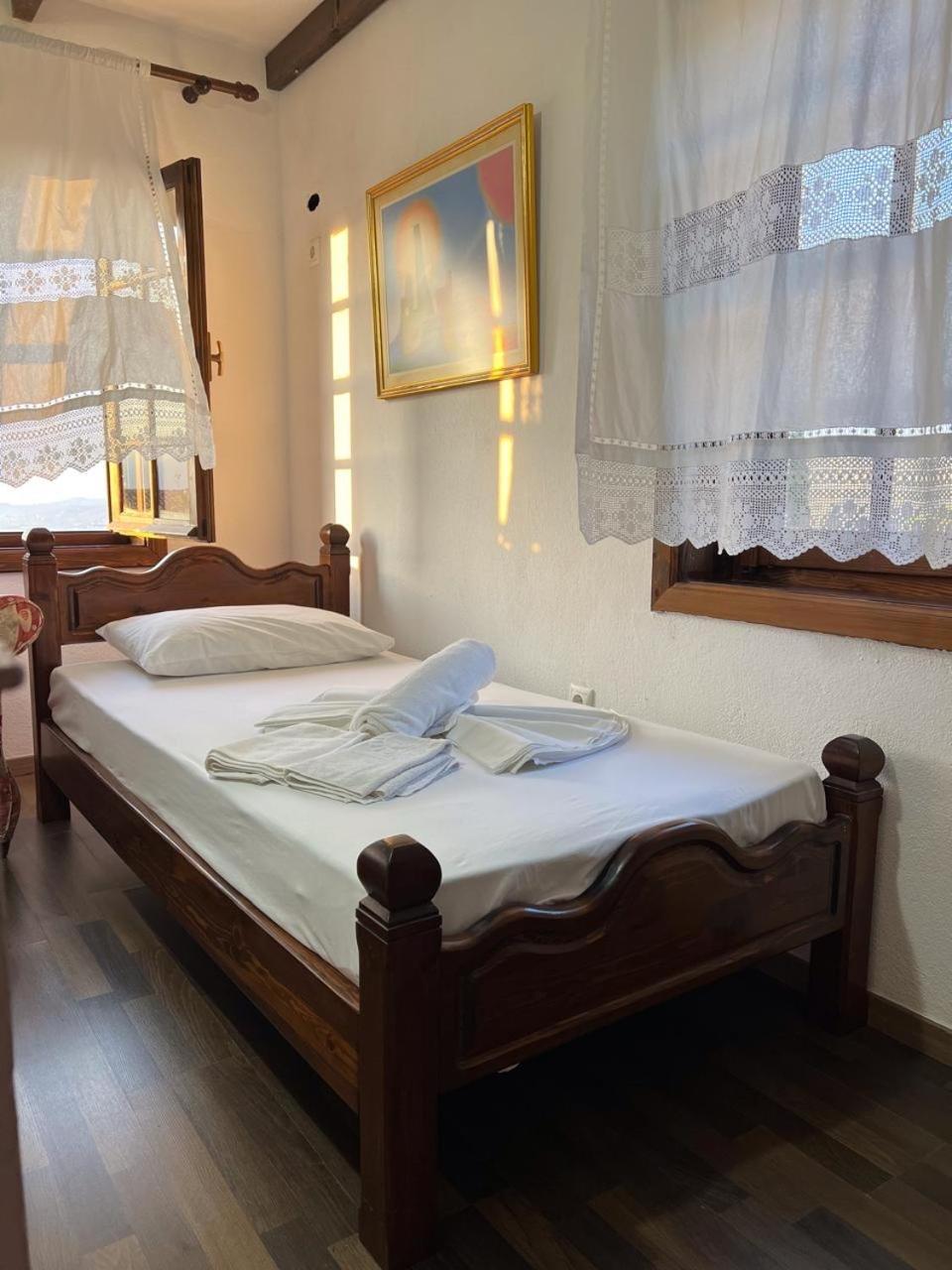 Pjetri House Hotel Berat Ngoại thất bức ảnh