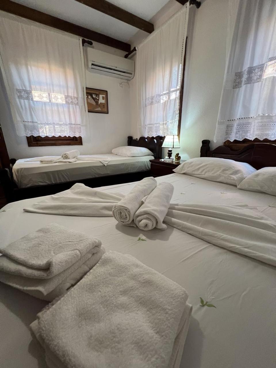 Pjetri House Hotel Berat Ngoại thất bức ảnh