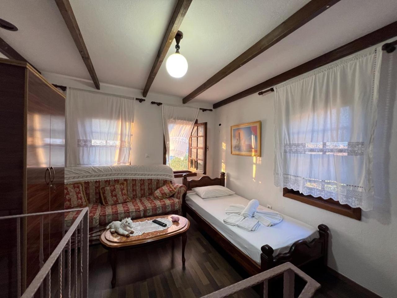 Pjetri House Hotel Berat Ngoại thất bức ảnh