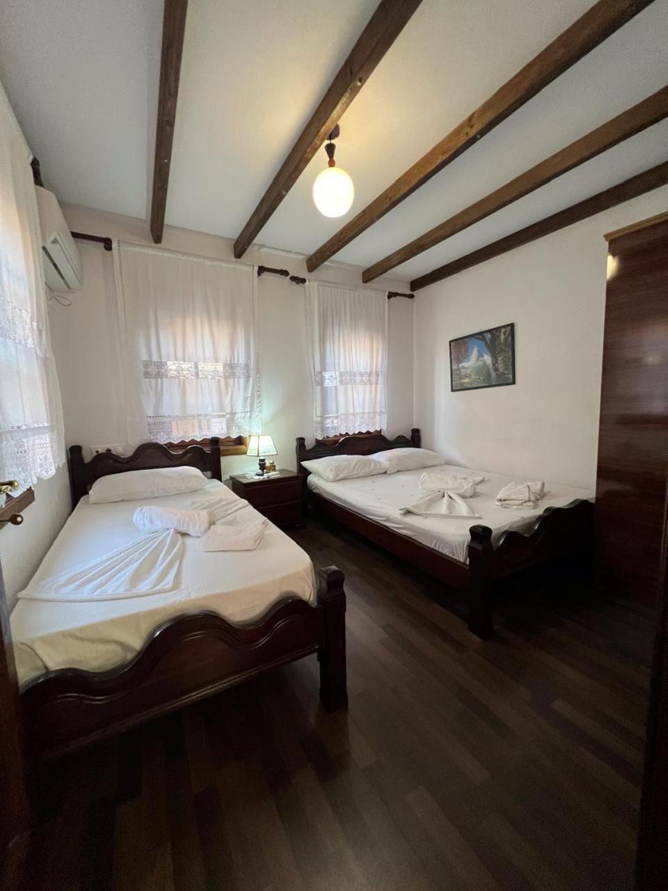 Pjetri House Hotel Berat Ngoại thất bức ảnh